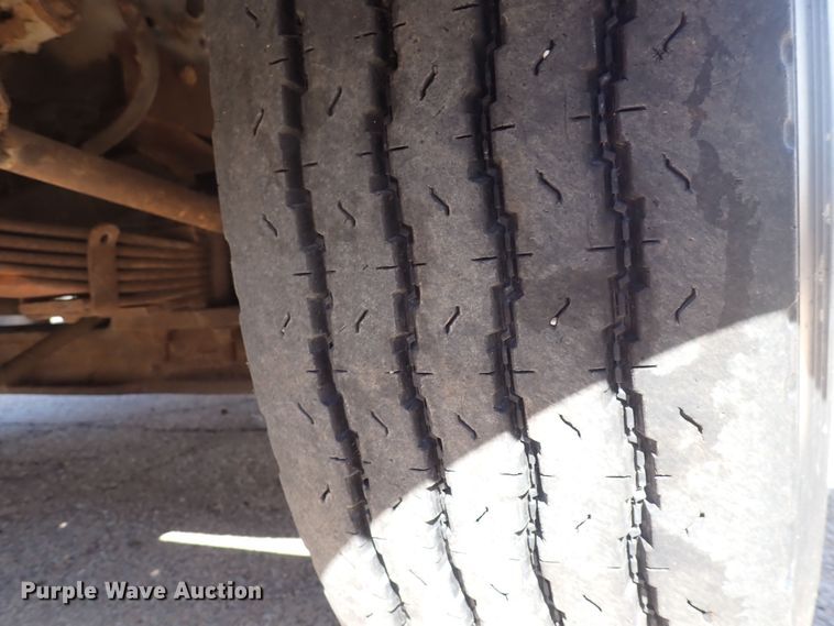 image for item DG2684 1999 International 4900  dump truck