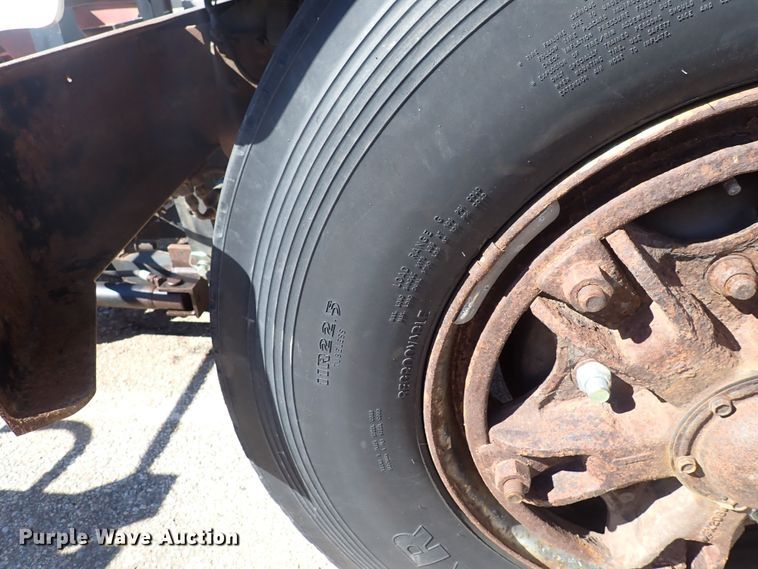 image for item DG2684 1999 International 4900  dump truck