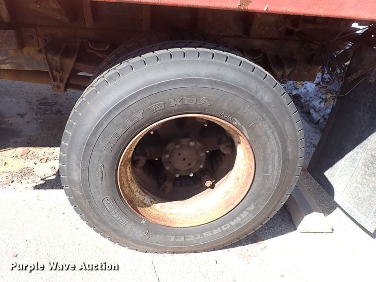 image for item DG2684 1999 International 4900  dump truck