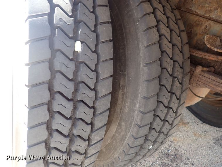 image for item DG2684 1999 International 4900  dump truck