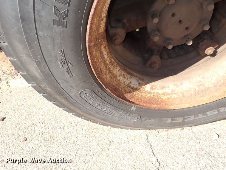 image for item DG2684 1999 International 4900  dump truck