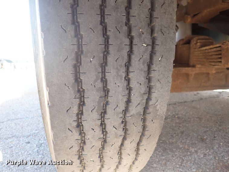 image for item DG2684 1999 International 4900  dump truck