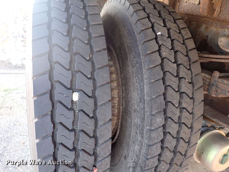 image for item DG2684 1999 International 4900  dump truck