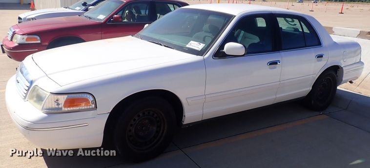 image for item DG2690 2000 Ford Crown Victoria Police Interceptor