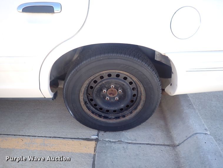 image for item DG2690 2000 Ford Crown Victoria Police Interceptor