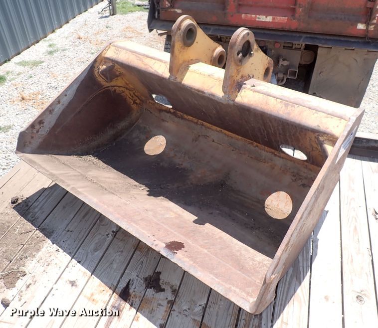 John Deere 490E/120LC excavator bucket in Valley Center, KS Item