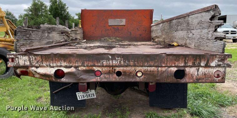 image for item DJ5211 1975 GMC 6000  flatbed truck