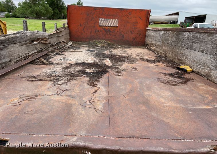 image for item DJ5211 1975 GMC 6000  flatbed truck