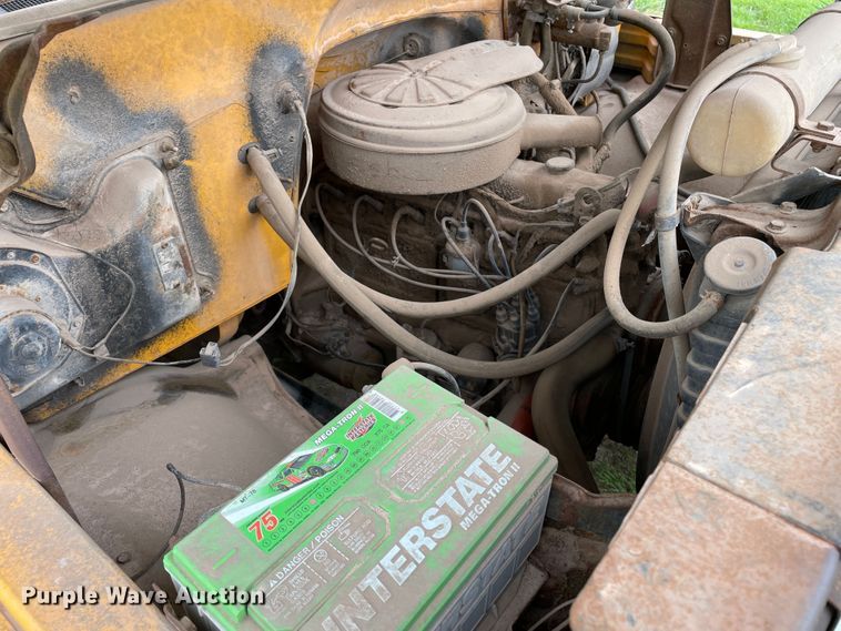 image for item DJ5211 1975 GMC 6000  flatbed truck