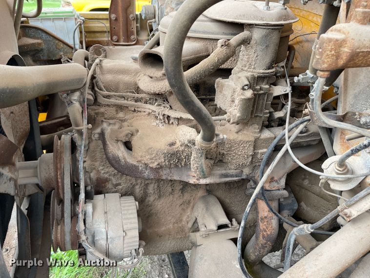 image for item DJ5211 1975 GMC 6000  flatbed truck