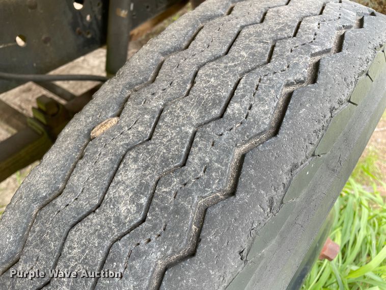 image for item DJ5211 1975 GMC 6000  flatbed truck