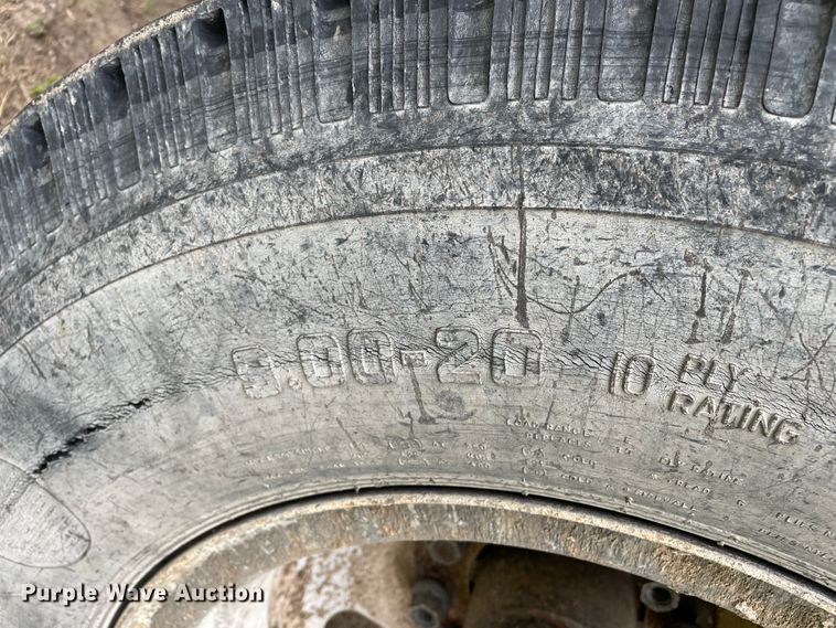 image for item DJ5211 1975 GMC 6000  flatbed truck