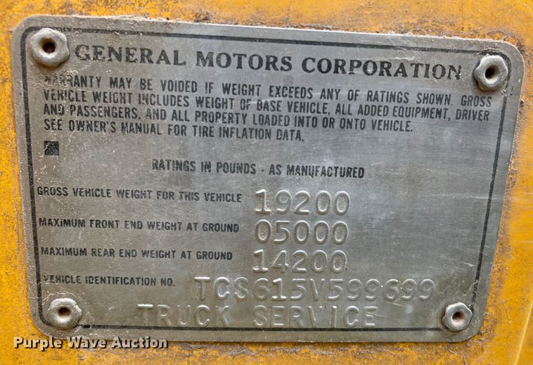 image for item DJ5211 1975 GMC 6000  flatbed truck