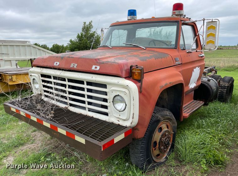 image for item DJ5213 1978 Ford F600  truck cab and chassis