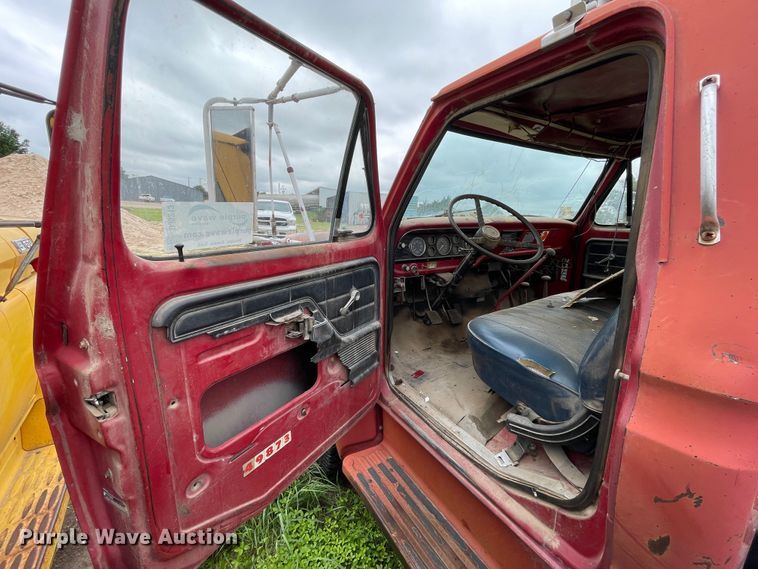 image for item DJ5213 1978 Ford F600  truck cab and chassis