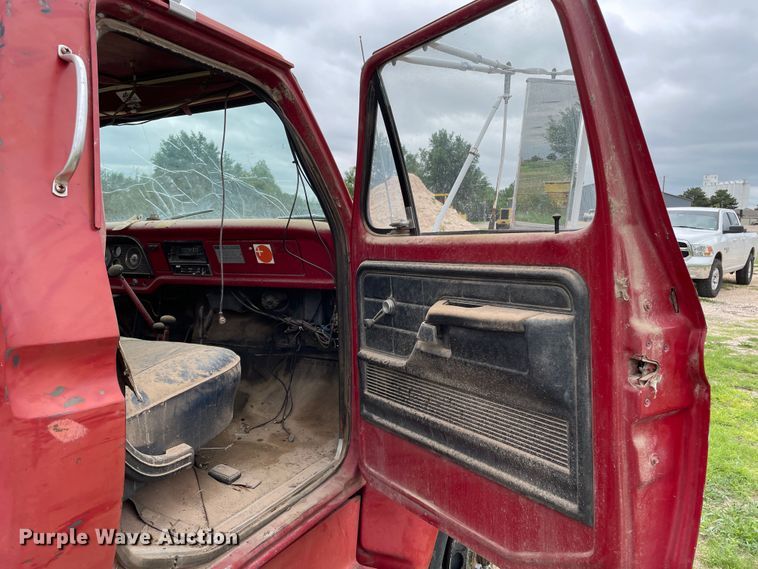 image for item DJ5213 1978 Ford F600  truck cab and chassis