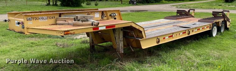image for item DJ5218 1981 Hyster  drop deck equipment trailer