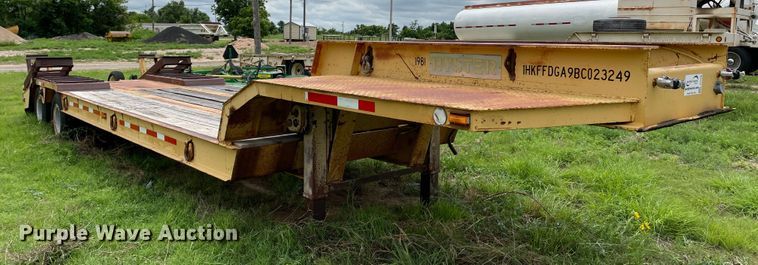 image for item DJ5218 1981 Hyster  drop deck equipment trailer