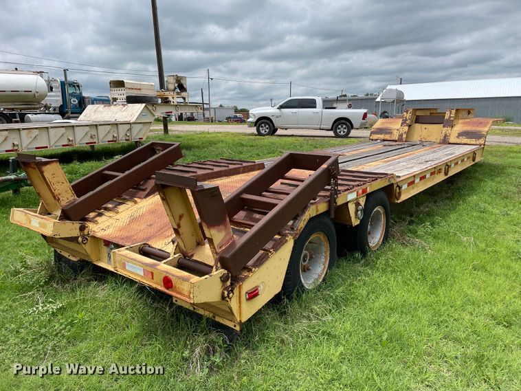 image for item DJ5218 1981 Hyster  drop deck equipment trailer