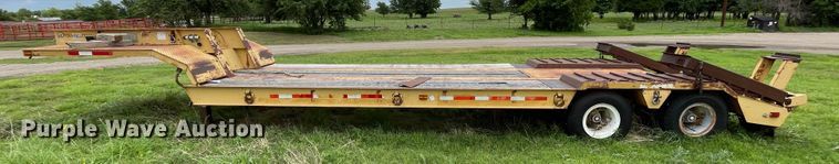 image for item DJ5218 1981 Hyster  drop deck equipment trailer