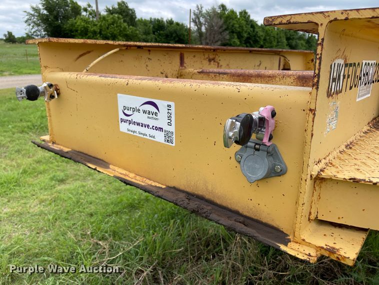 image for item DJ5218 1981 Hyster  drop deck equipment trailer