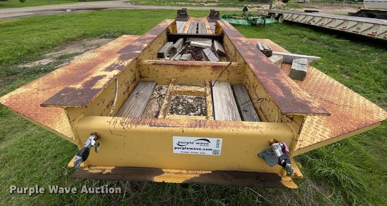 image for item DJ5218 1981 Hyster  drop deck equipment trailer