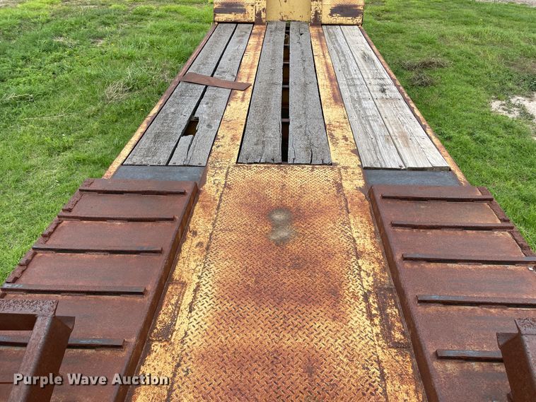 image for item DJ5218 1981 Hyster  drop deck equipment trailer