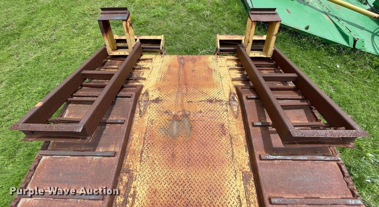 image for item DJ5218 1981 Hyster  drop deck equipment trailer