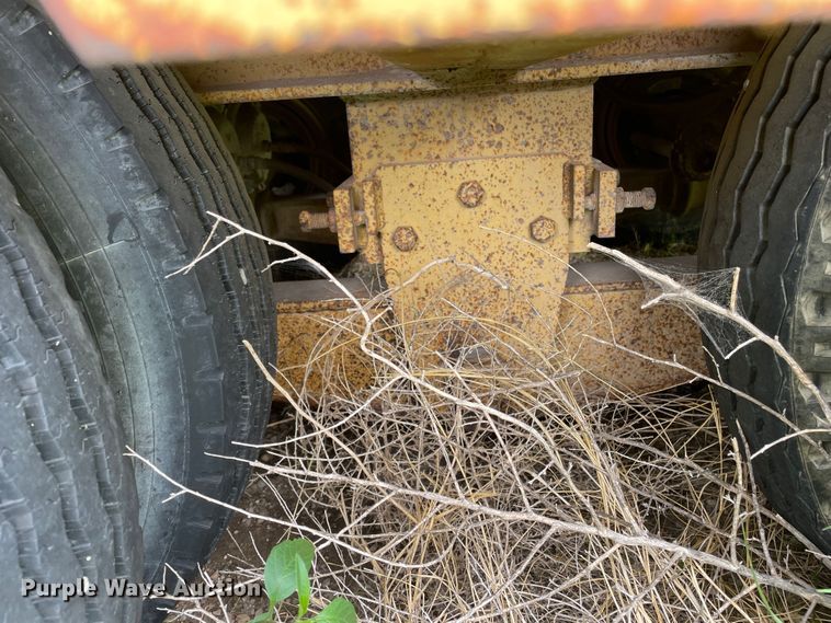 image for item DJ5218 1981 Hyster  drop deck equipment trailer