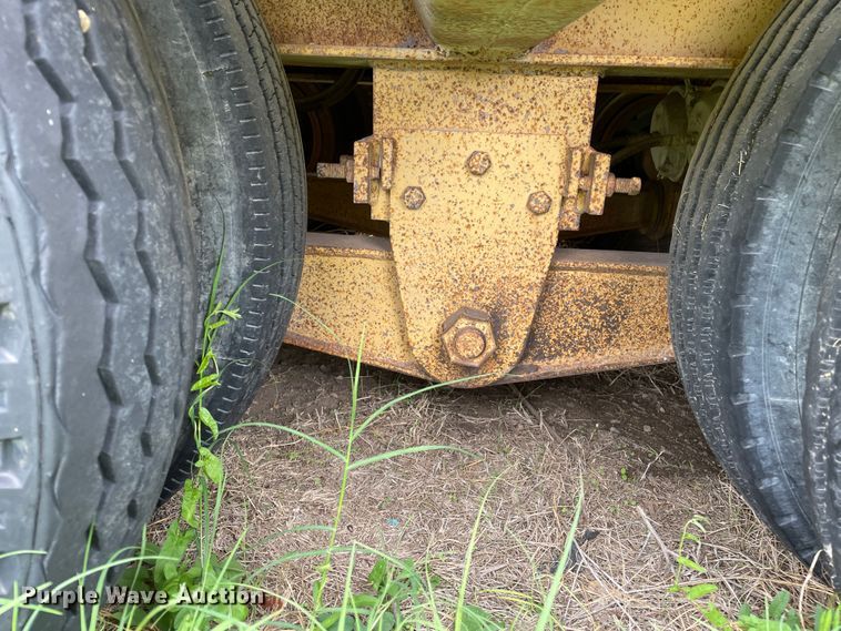 image for item DJ5218 1981 Hyster  drop deck equipment trailer