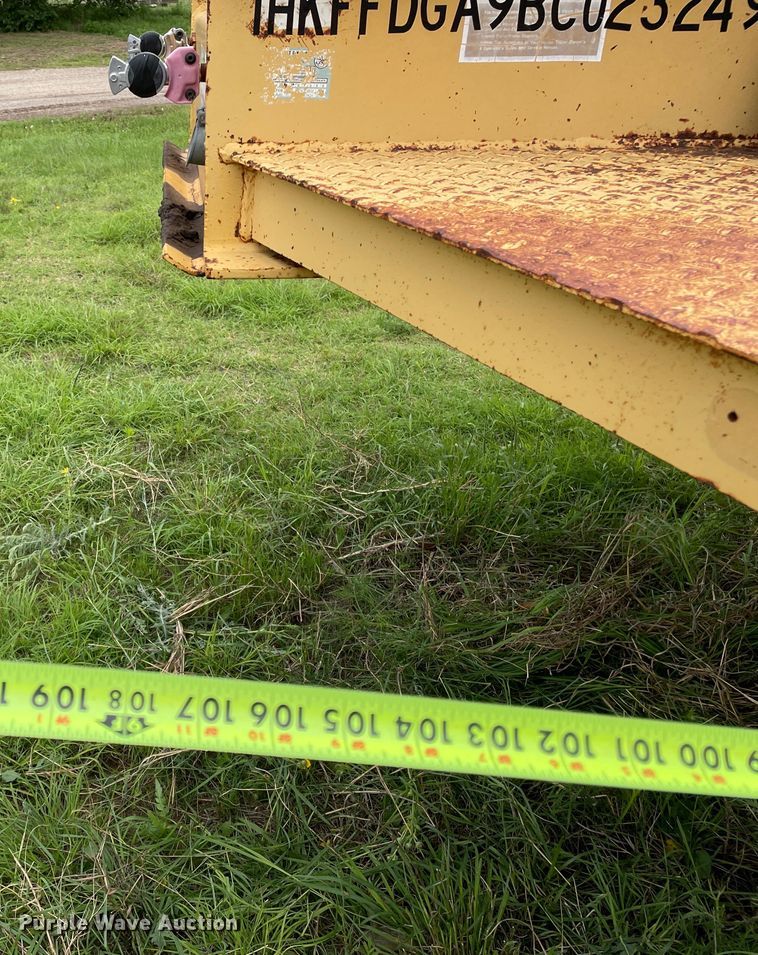 image for item DJ5218 1981 Hyster  drop deck equipment trailer