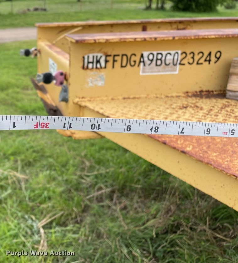 image for item DJ5218 1981 Hyster  drop deck equipment trailer