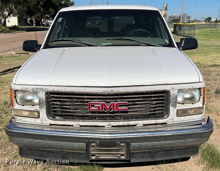 image for item DJ7708 1999 GMC Suburban 1500  SUV