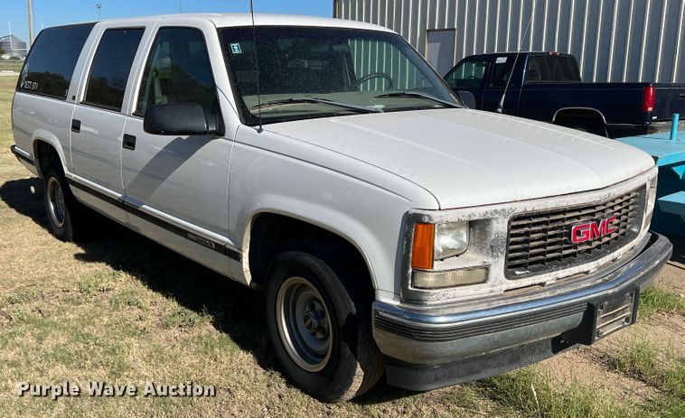 image for item DJ7708 1999 GMC Suburban 1500  SUV