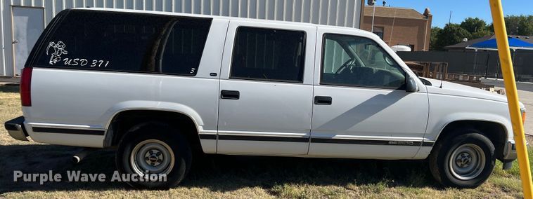 image for item DJ7708 1999 GMC Suburban 1500  SUV