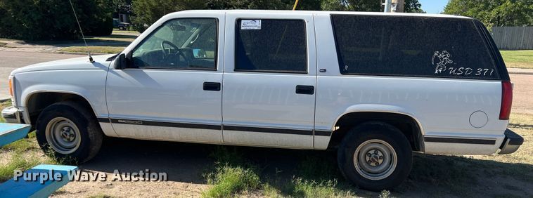 image for item DJ7708 1999 GMC Suburban 1500  SUV