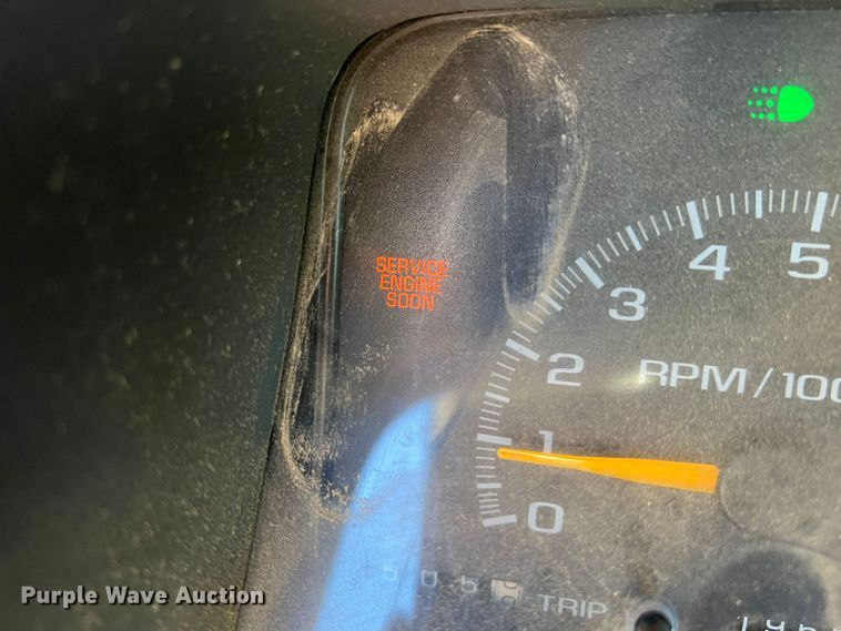 image for item DJ7708 1999 GMC Suburban 1500  SUV