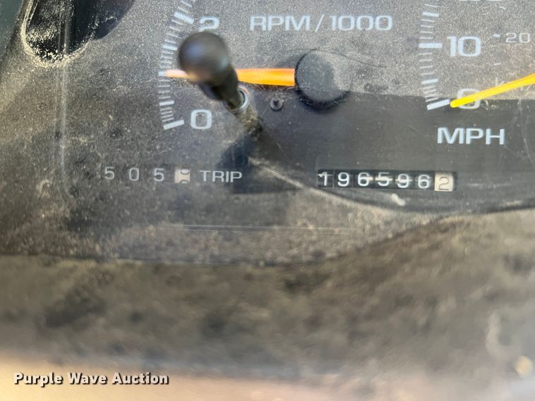 image for item DJ7708 1999 GMC Suburban 1500  SUV