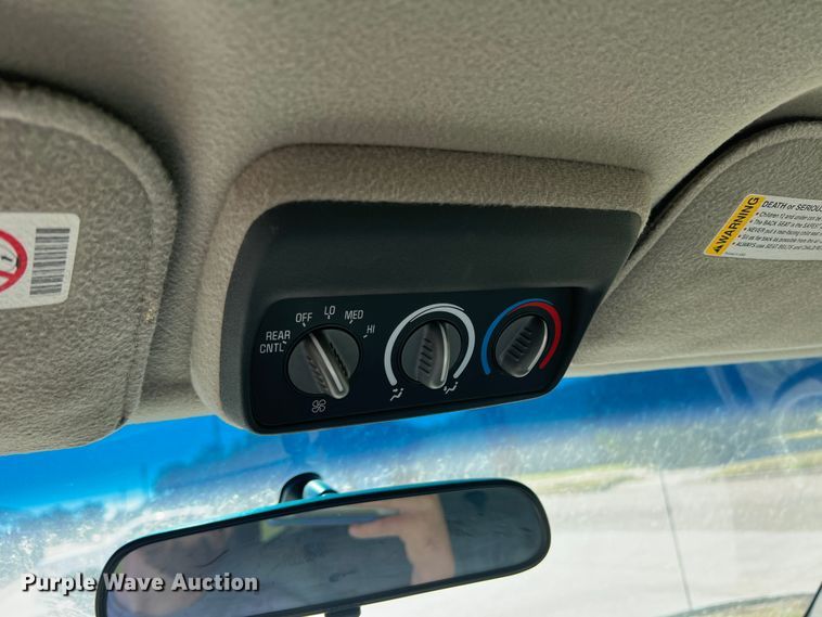 image for item DJ7708 1999 GMC Suburban 1500  SUV