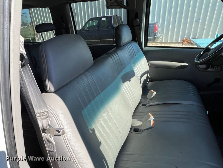 image for item DJ7708 1999 GMC Suburban 1500  SUV