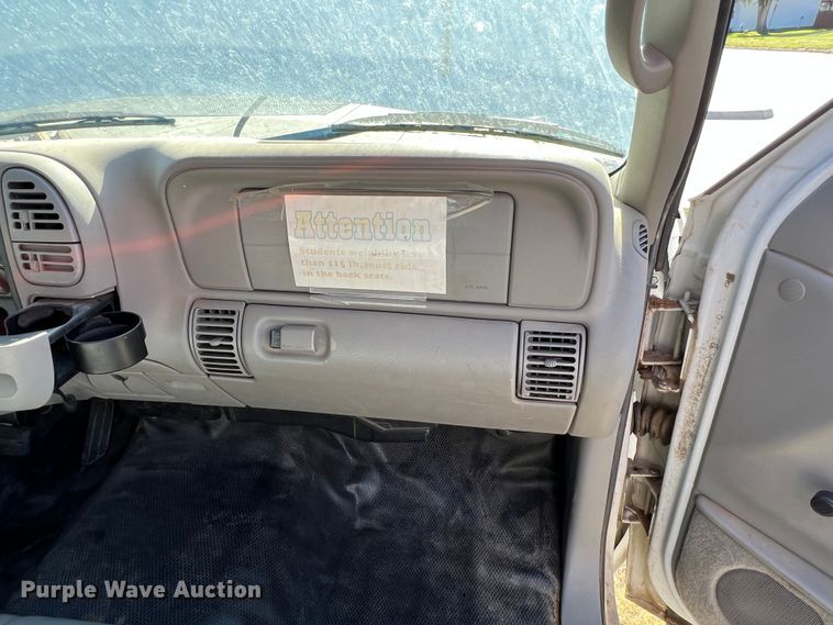 image for item DJ7708 1999 GMC Suburban 1500  SUV