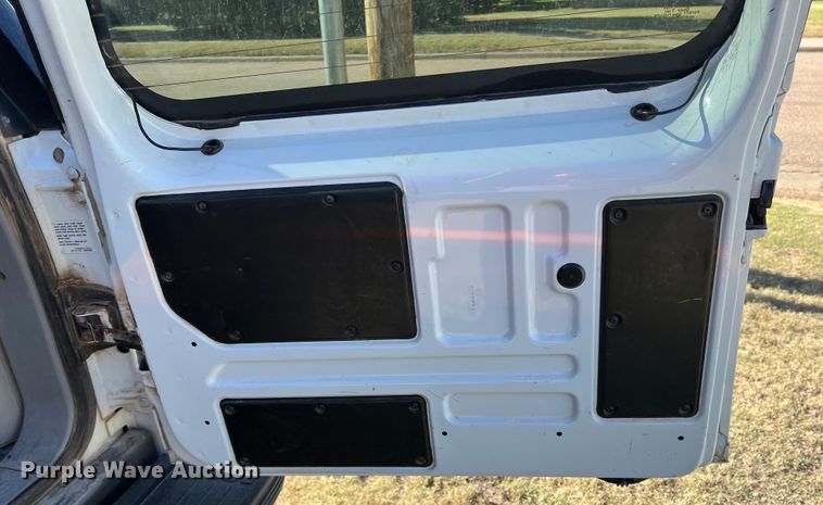 image for item DJ7708 1999 GMC Suburban 1500  SUV