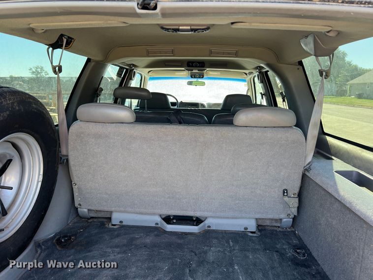 image for item DJ7708 1999 GMC Suburban 1500  SUV