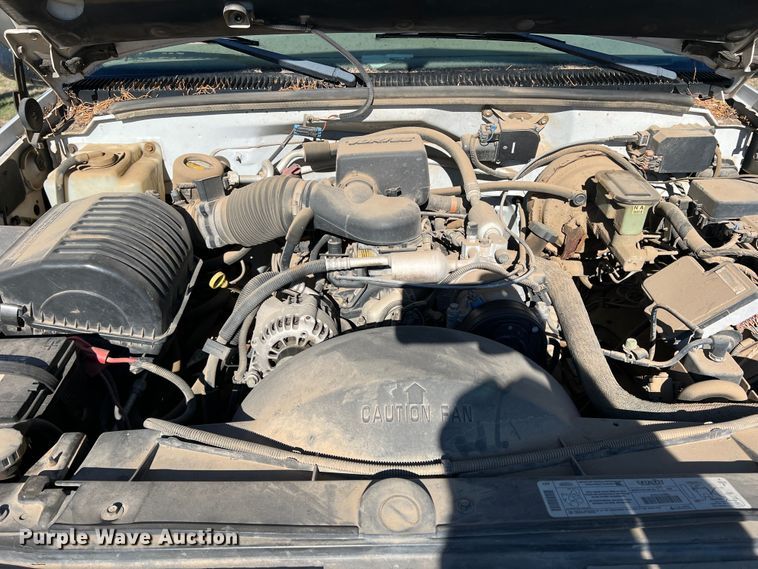 image for item DJ7708 1999 GMC Suburban 1500  SUV