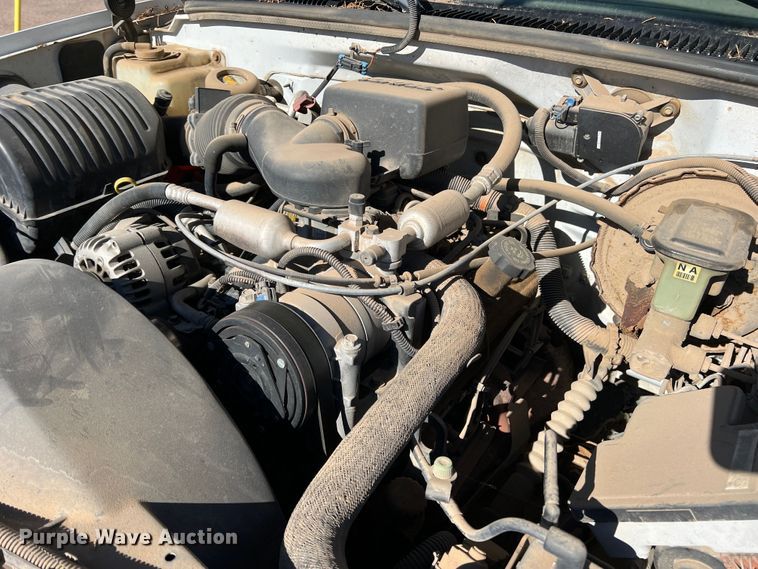 image for item DJ7708 1999 GMC Suburban 1500  SUV