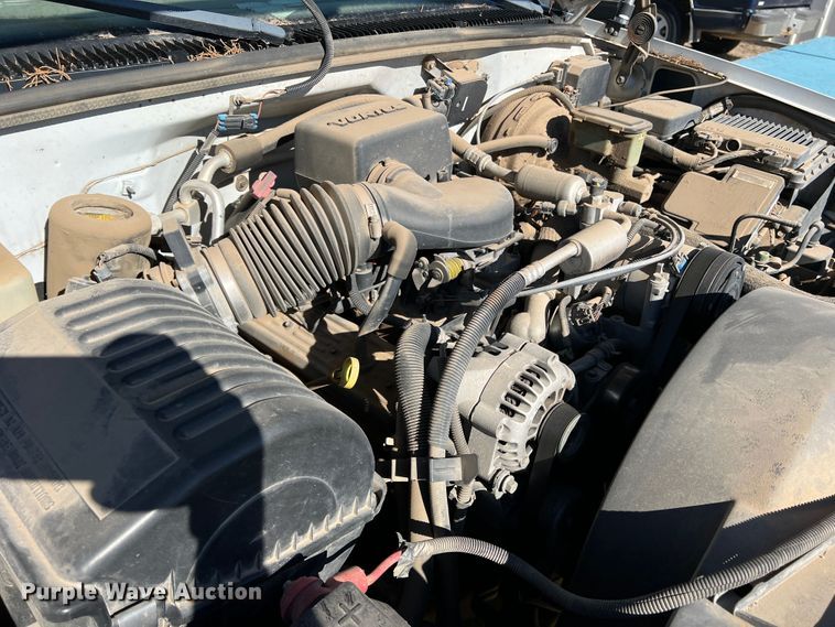 image for item DJ7708 1999 GMC Suburban 1500  SUV