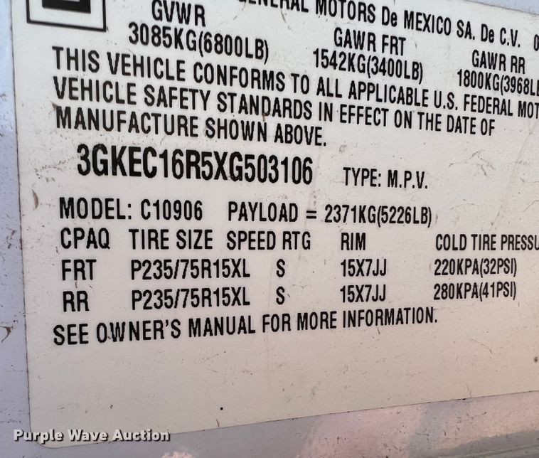 image for item DJ7708 1999 GMC Suburban 1500  SUV