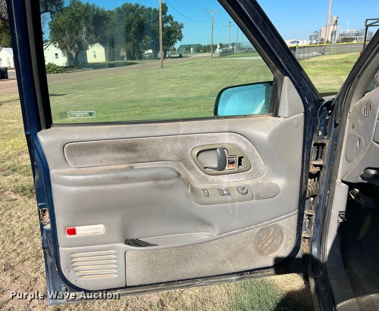 image for item DJ7709 1998 Chevrolet C1500  Ext. Cab pickup truck