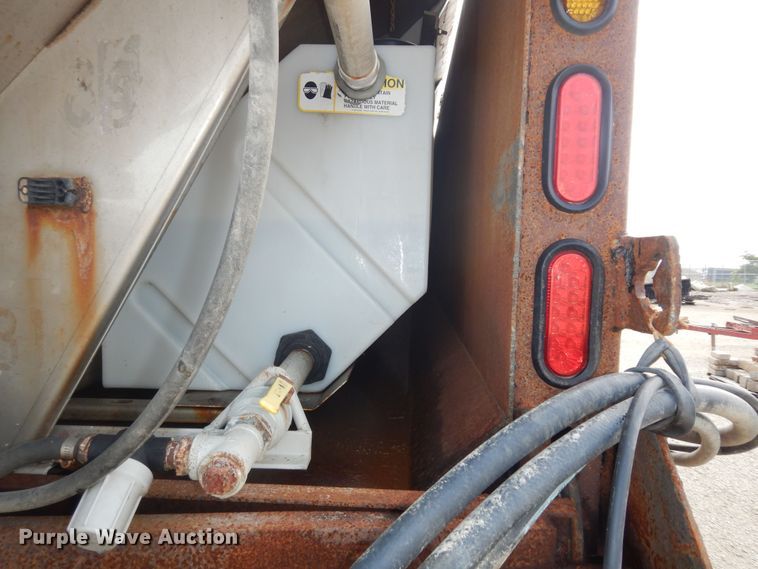 image for item DN1678 2010 Kenworth T800  dump truck