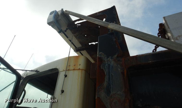 image for item DN1678 2010 Kenworth T800  dump truck